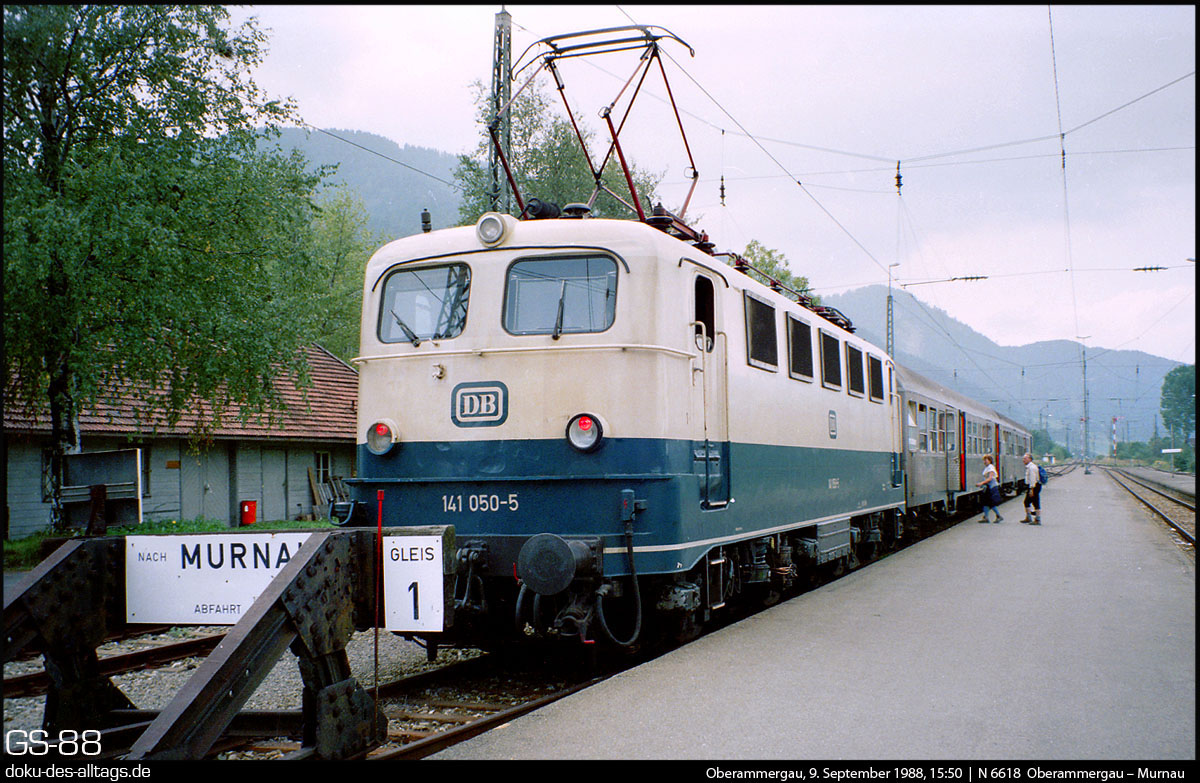 http://www.doku-des-alltags.de/BDMuenchen/Ammertalbahn/1988%20September/24%20141%20050%20in%20Oberammergau.jpg