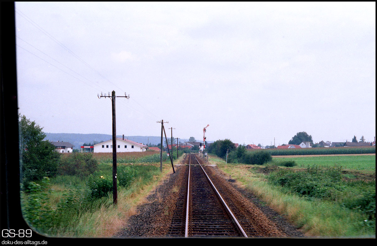 http://www.doku-des-alltags.de/BDMuenchen/KBS930/890830%20Neufahrn%20Straubing%20Bogen/Film%201/22%20Laberweinting.jpg