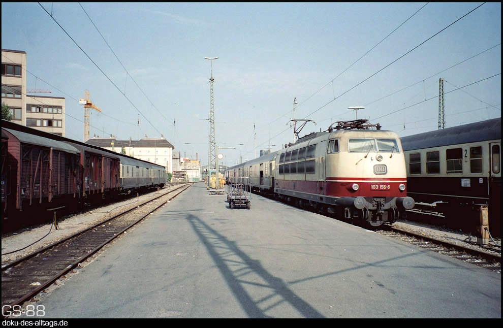 http://www.doku-des-alltags.de/BDMuenchen/MuenchenHbf/MucHbfData/103%20156%20in%20Muenchen%20Hbf%201.jpg