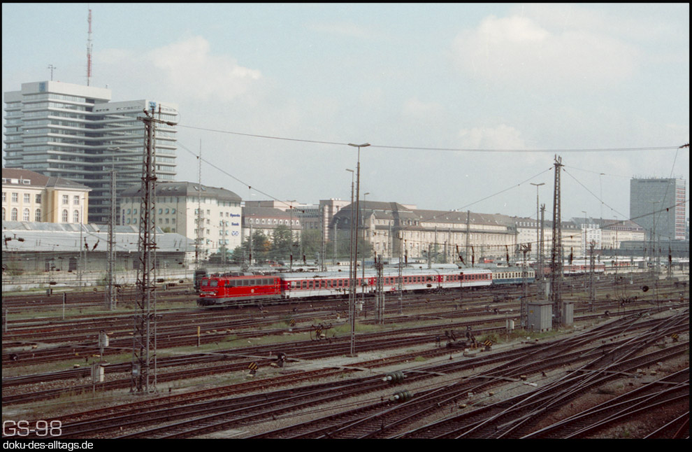 http://www.doku-des-alltags.de/BDMuenchen/MuenchenHbf/MucHbfData/110%20200%20in%20Muenchen%20Hbf%202.jpg