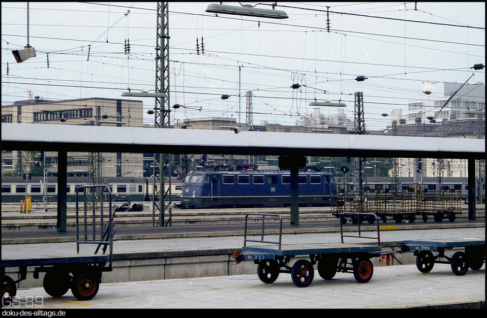 http://www.doku-des-alltags.de/BDMuenchen/MuenchenHbf/MucHbfData/110%20294%20in%20Muenchen%20Hbf%201.jpg