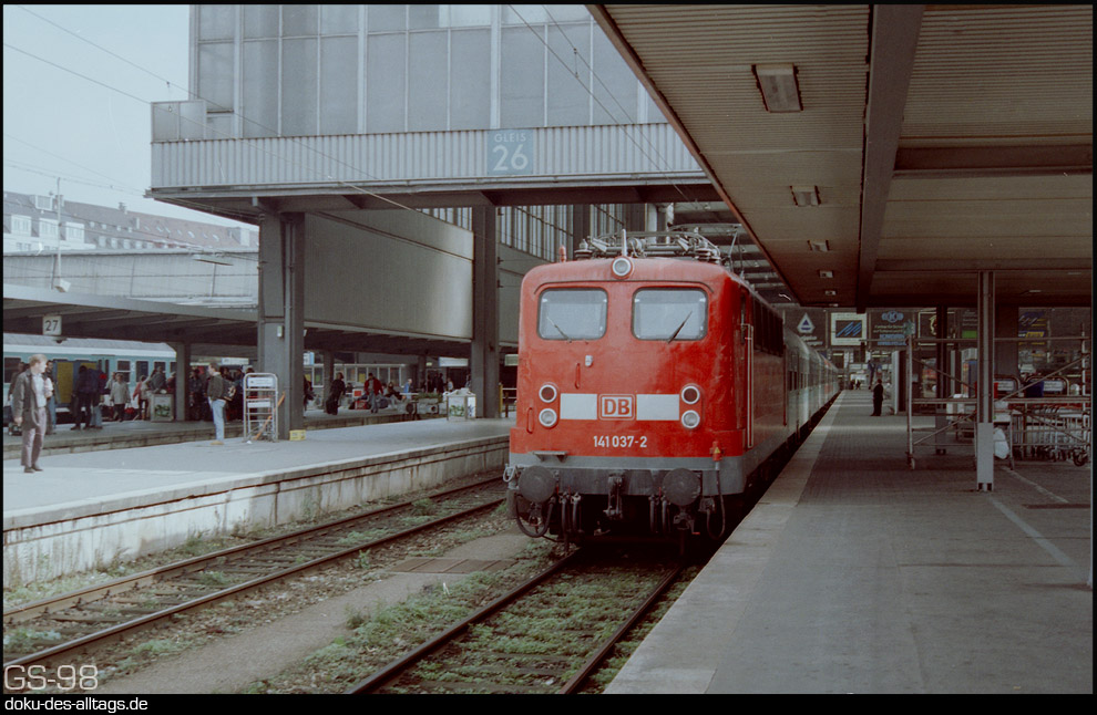 http://www.doku-des-alltags.de/BDMuenchen/MuenchenHbf/MucHbfData/141%20037%20in%20Muenchen%20Hbf.jpg