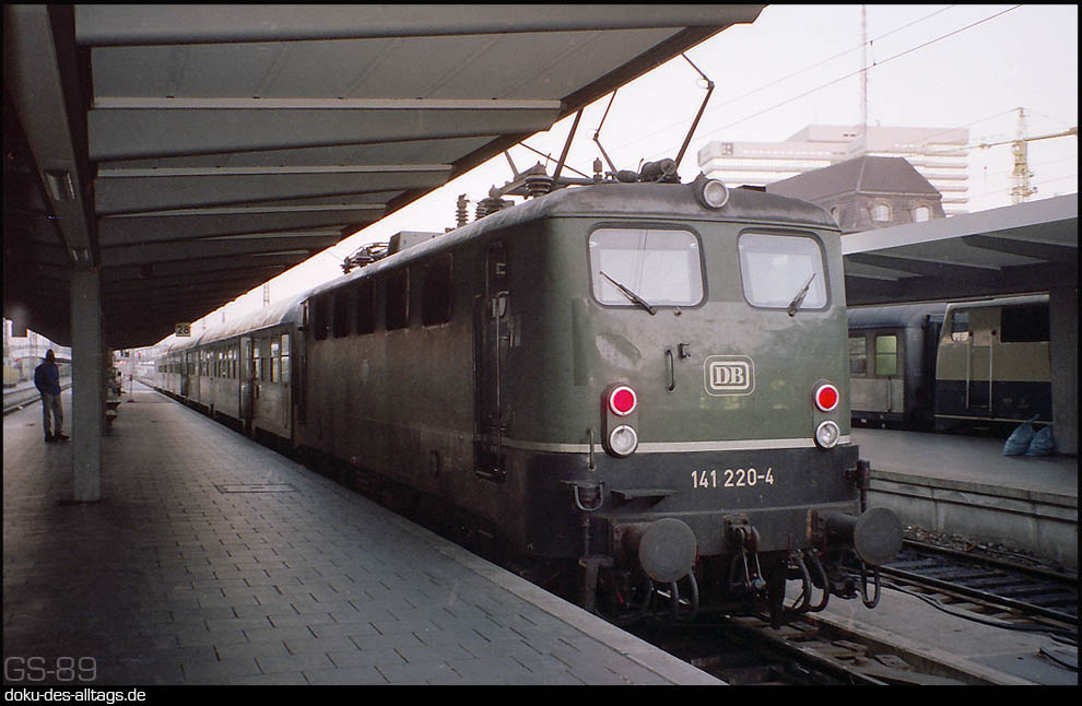 http://www.doku-des-alltags.de/BDMuenchen/MuenchenHbf/MucHbfData/141%20220%20in%20Muenchen%20Hbf%201.jpg