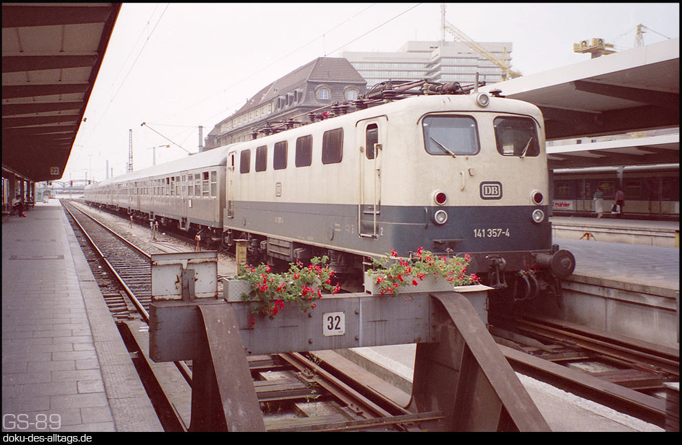 http://www.doku-des-alltags.de/BDMuenchen/MuenchenHbf/MucHbfData/141%20357%20in%20Muenchen%20Hbf.jpg