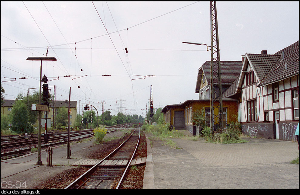 http://www.doku-des-alltags.de/StreckenundBahnhoefe/NRW/Oberhausen-Ruhrort-Styrum/Oberhausen-Ruhrort-Styrum%20Data/Bottop%20Hbf%202.jpg